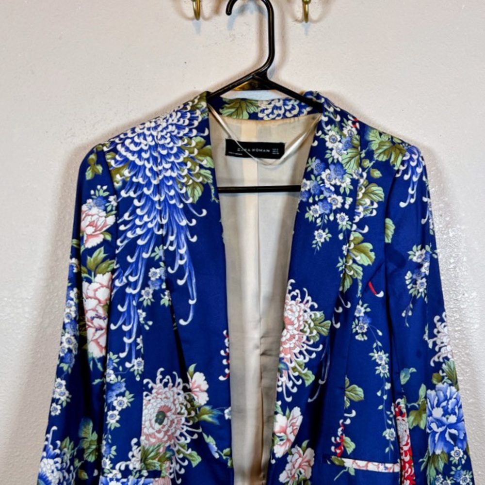 Zara Women Blue Floral Satin Blazer. Size S - Picture 2 of 6